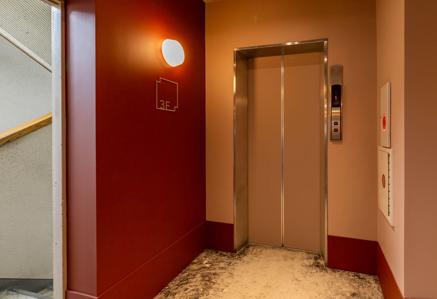 3F エレベーターホール