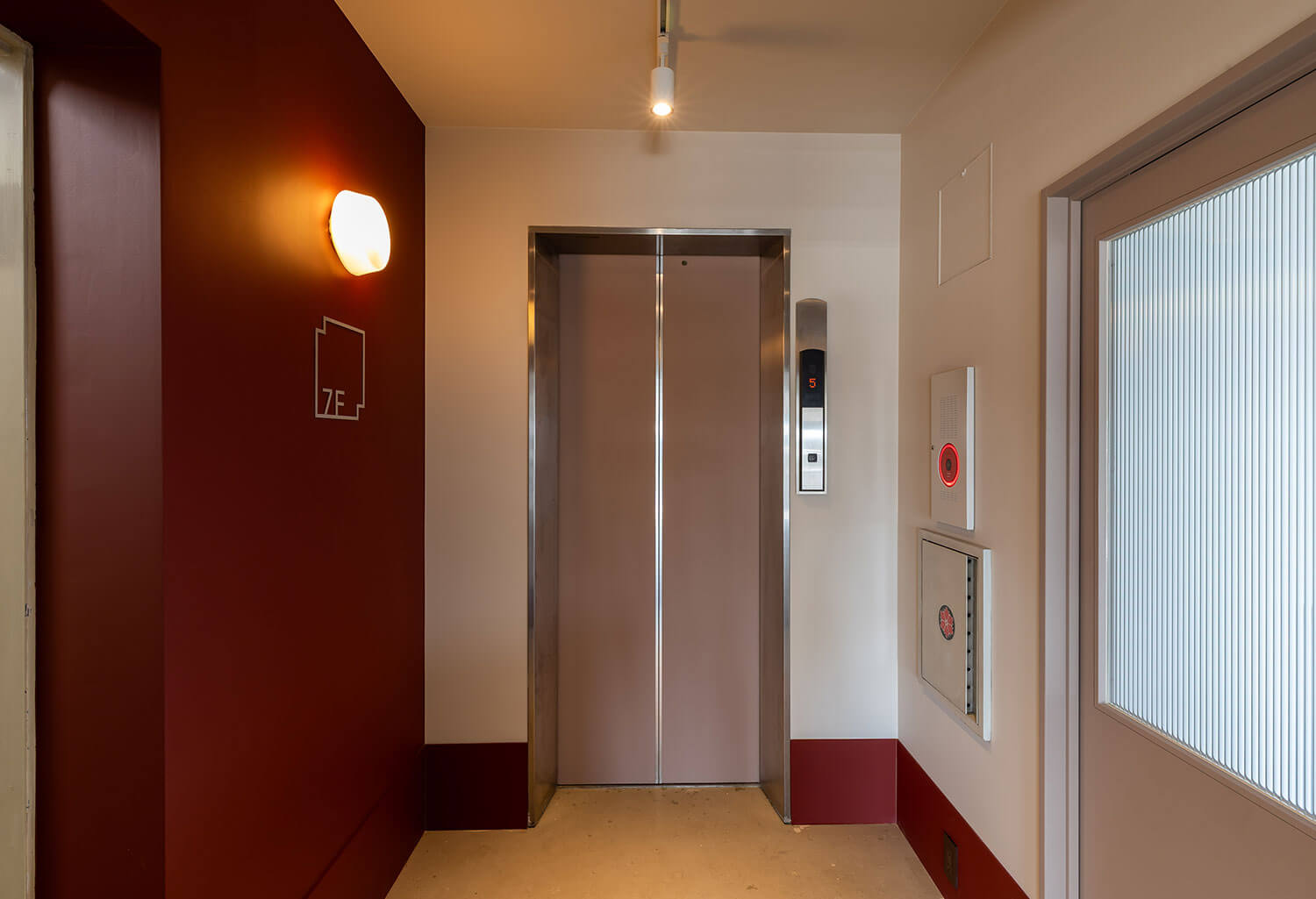 7F エレベーターホール